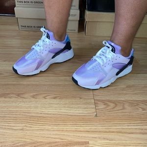 WOMENS Nike Air Huarache (SIZE 8)